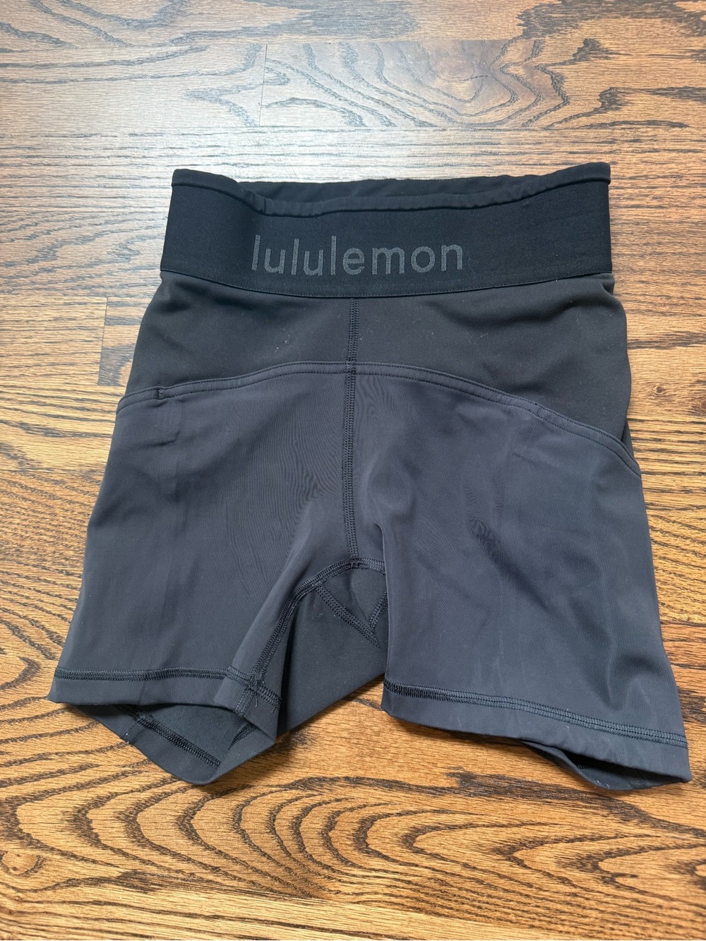 Lululemon logo everlux train short
